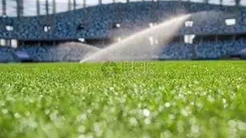 阿莫林揭秘：曼联执教之旅一年磨砺，危机意识助力成长，时刻准备迎接下课挑战